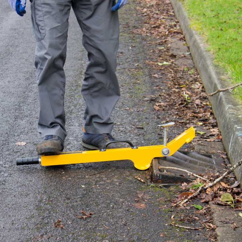 Gully cover, storm drain or surface grating unseating and opening tool