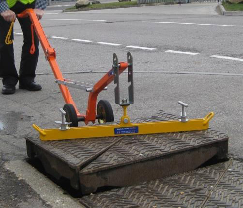 Manhole Buddy KeyTec with the heavy duty steel trolley